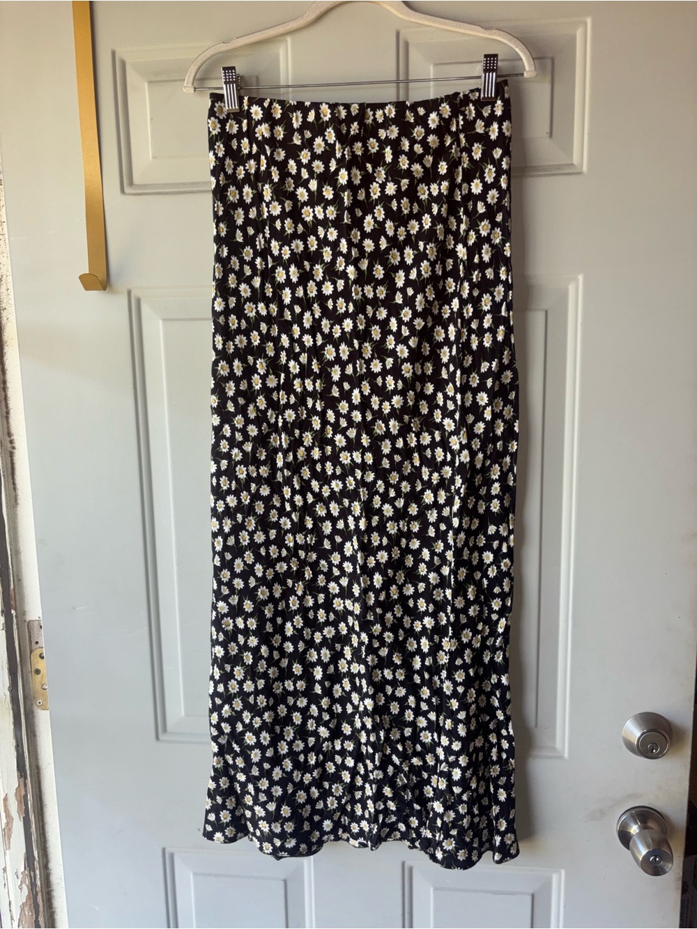 ASOS black daisy print skirt size 10